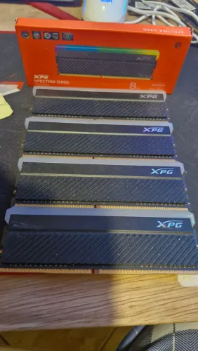 Memória RAM DDR4 3600MHZ XPG COM RGB