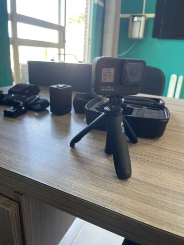 Câmera GoPro Hero 8 BLACK vendo ou Troco por Iphone 13 pra cima volto diferença. 