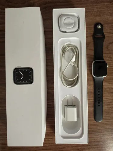 Apple Watch Series 5 40 mm - Prata