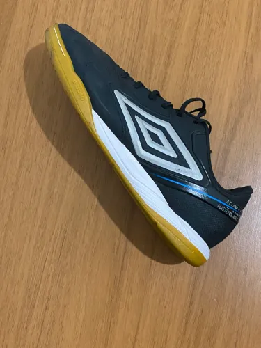 CHUTEIRA FUTSAL UMBRO ADAMANT MASTER CLASS CLUB