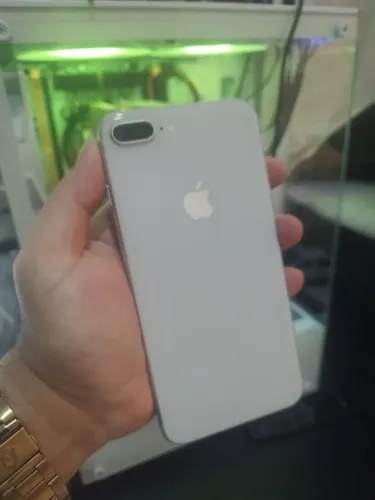 iPhone 8 plus 64gb sem marca de uso
