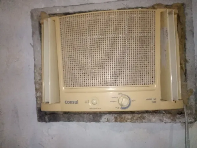Vende se ar condicionado funcionando perfeitamente 