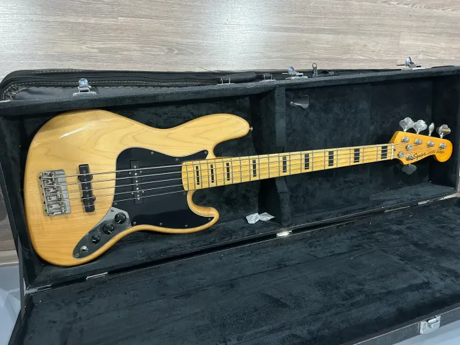 Contra Baixo 5 cordas Squier Classic Vibe 70s Jazz Bass
