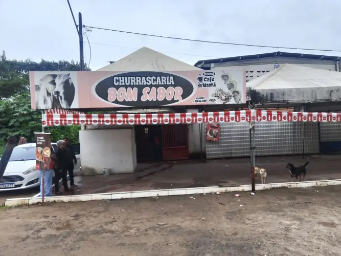 Temos vagas de cozinheira e atendente.
