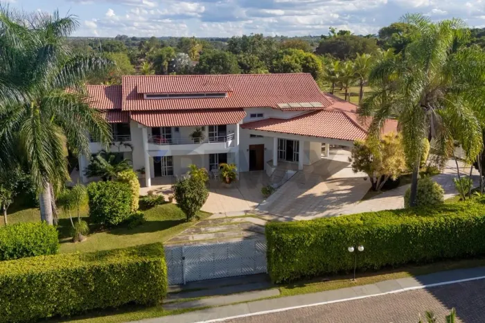 Casa em condomínio fechado no Park Way | Quadra 15 | 2.500m² de terreno | Aceita Financiam