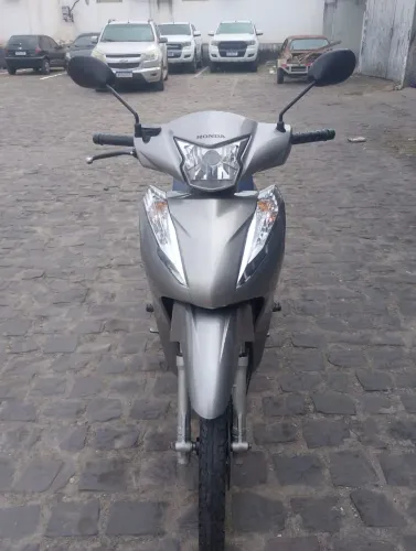 Vendo biz prara 2020 muito conservada para pessoas exigentes.