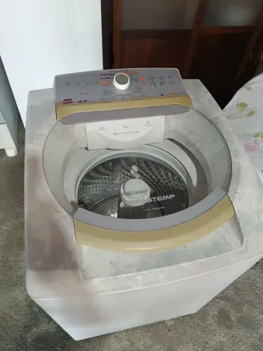 VENDO MÁQUINA DE LAVAR 11KG BRASTEMP