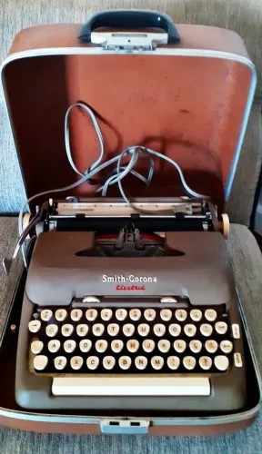Maquina de escrever Smith Corona elétrica