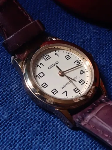 Relógio Casio analógico feminino.
