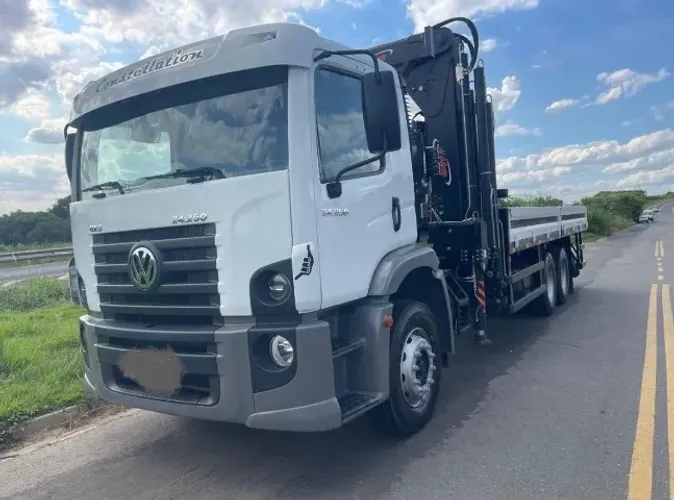 vw 24250 6x2 ano 2011 com munck