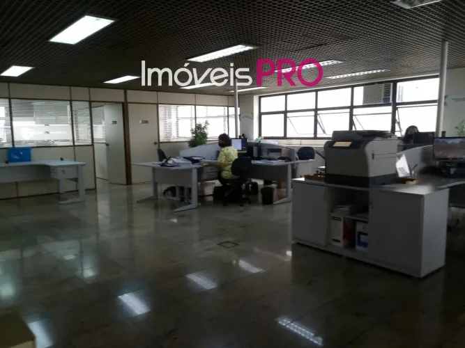 Predio comercial com loja , subsolo e 2 andares