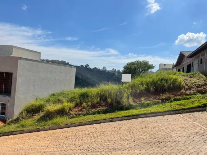 Terreno em Condomínio fechado na entrada do Salvaterra