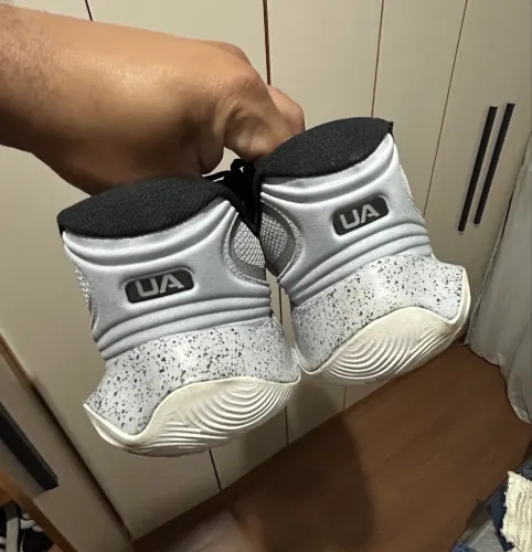 Tênis Under Armour Buzzer 2