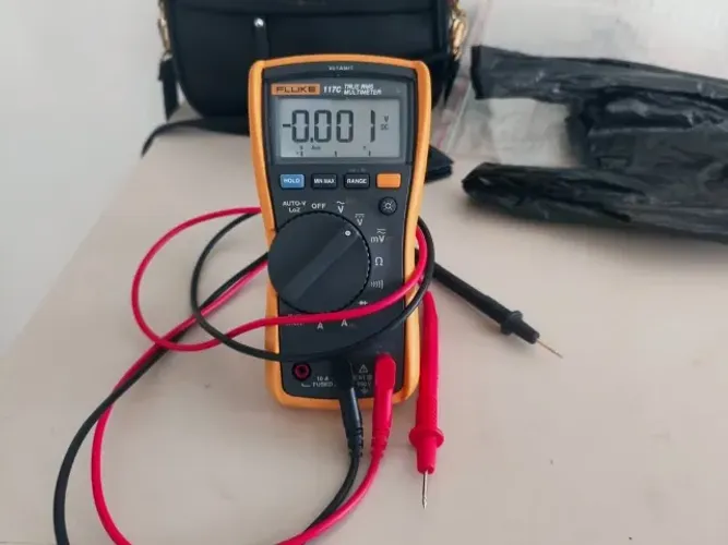 Multímetro Fluke 117c Digital Portátil Cat Iii 600 V