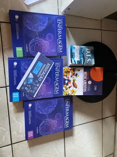 LIVROS DE ENFERMAGEM PARA CALOUROS / Aparelhos