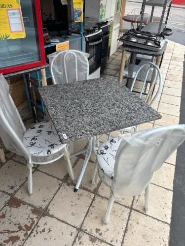 Mesa de granito 4 cadeiras nova