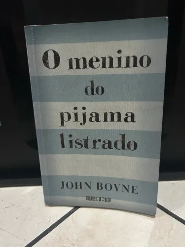 O menino pijama listrado
