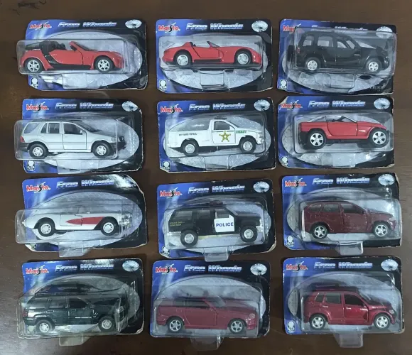 12 Miniaturas carrinhos Maisto free Wheels