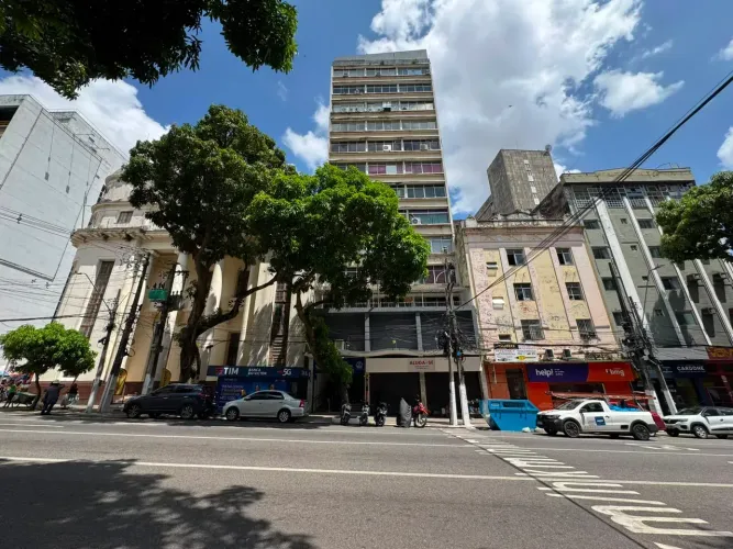 LOJA COM 370M² NA PRESIDENTE VARGAS. 8 METROS DE FACHADA ATIVA - BELÉM/PA