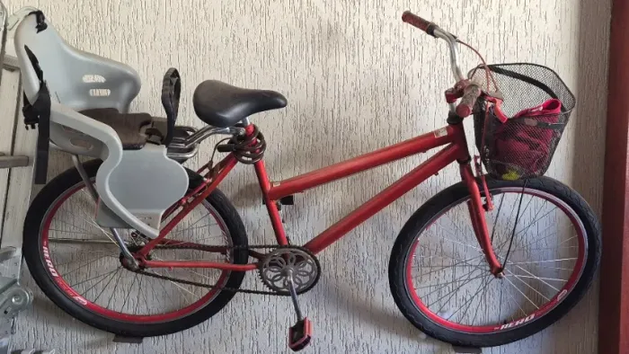 Bicicleta aro 26 com cadeirinha traseira