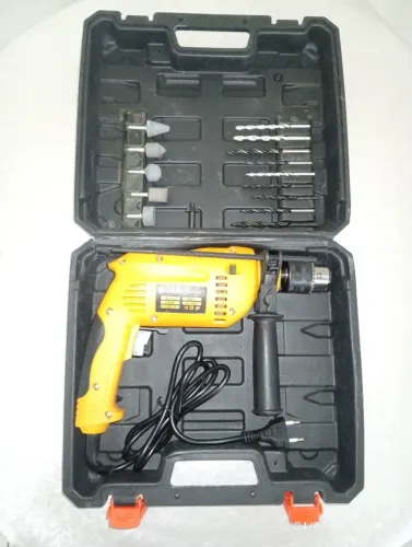 Furadeira Nova Com maleta, brocas