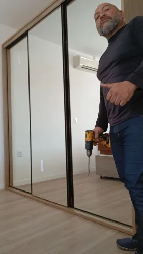 Montagem de Guarda-Roupa etc...(MONTADOR) Móveis