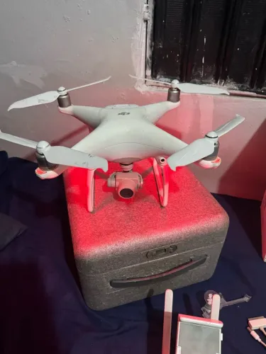 Drone Phantom 4 advanced, obs não dá vídeo tem que trocar cabo flat