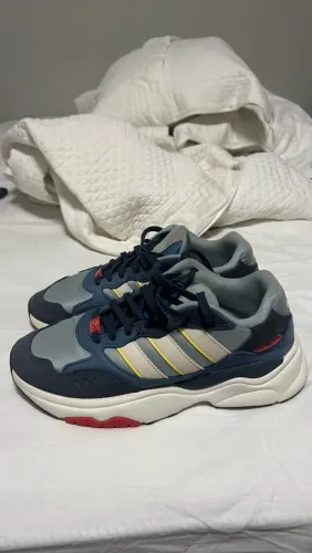 Tênis adidas