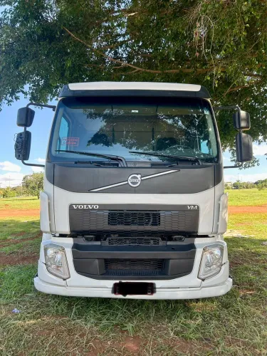 Caminhão Pipa VM/270 8x2 Bi-Truck