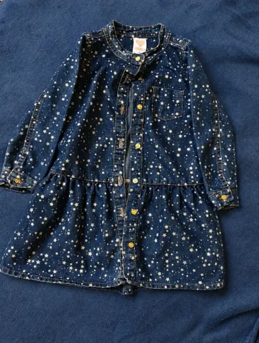 Vestido jeans com estrelas