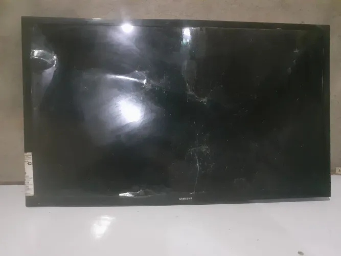 Tv samsung un32j4300ag retirada de peças