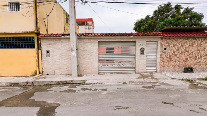 Casa à Venda 03 Quartos na Cidade Nova
