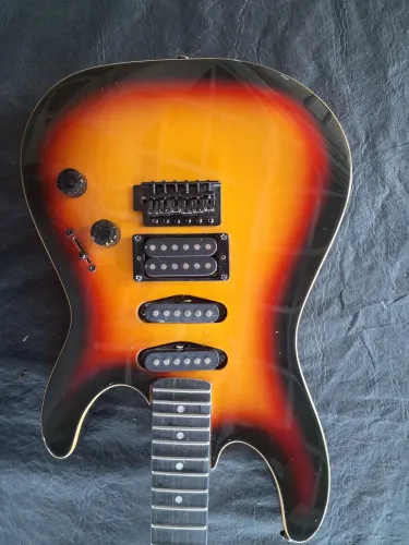 Guitarra HSS Sunburst - pintura impecável