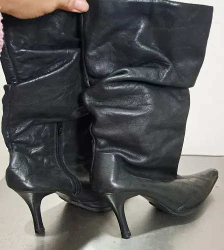 Bota de couro preta tamanho 38