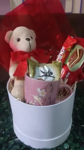 "Cesta de Café da Manhã Premium - Presente Aniversário", "Cesta de Chocolates com Pelúcia