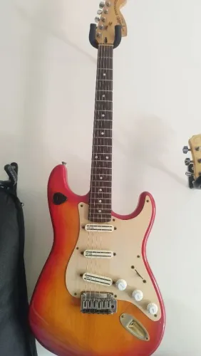 Guitarra Fender Squier Strato - Sem choro 