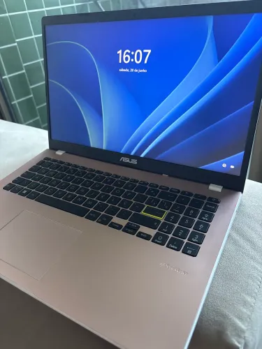 Notebook ASUS VivoBook Go 15 Rosa 15,6? Windows 11 4GB RAM 128GB eMMC - Excelente Estado