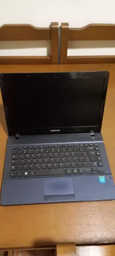 Notebook Samsung + carregador original - para conserto