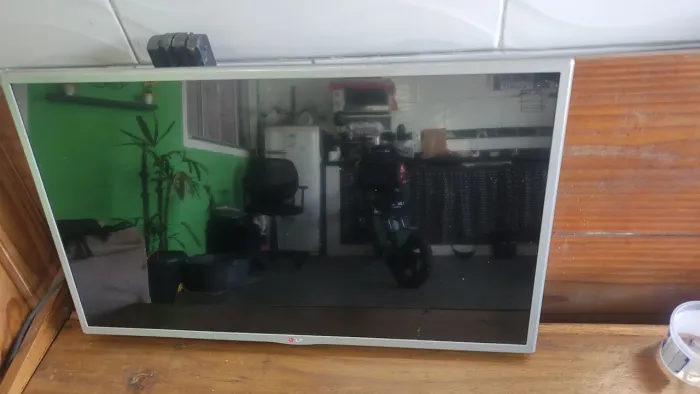 Tv LG retirada de peças