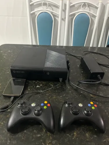 Xbox 360 slim, em perfeito estado !!!
