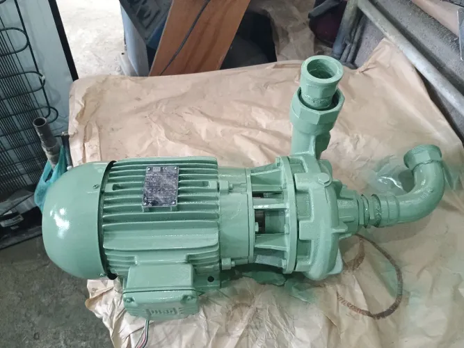 Vendo bomba d'água de cinco cv1  *1 mil litros por minutos 