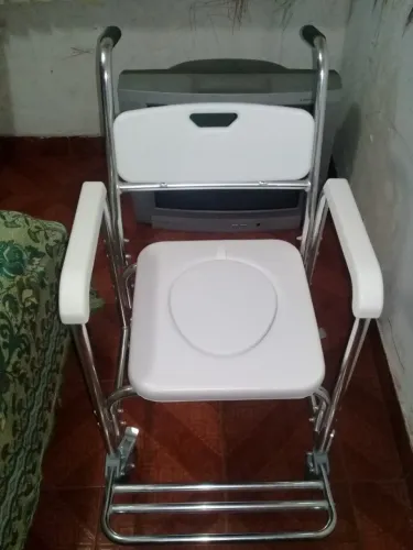 cama hospitalar e cadeira de banho seminovos.  fone:99104-90-68. 12x no cartão crédito.