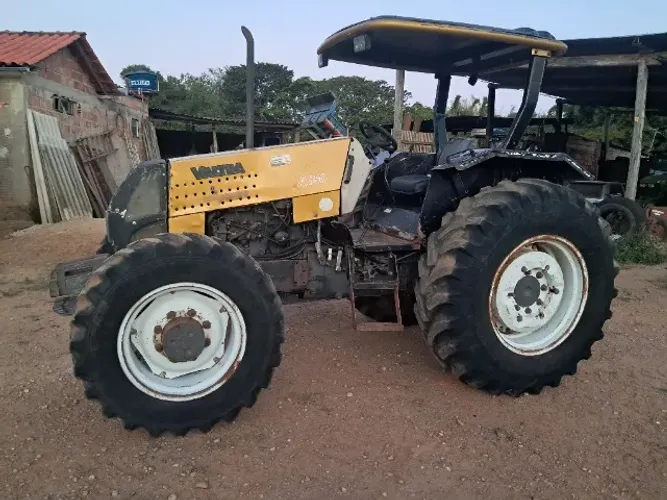 Trator agrícola valtra