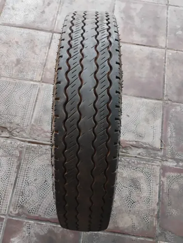 Vendo um pneu de Fusca .5.60.15