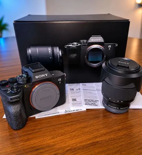 Câmera Sony a7iv + Lente Kit 28-70mm