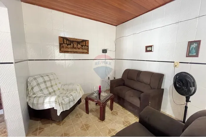 Casa no bairro São José. Ampla com Espaço Extra e Garagem Ideal para Moradia ou Investime