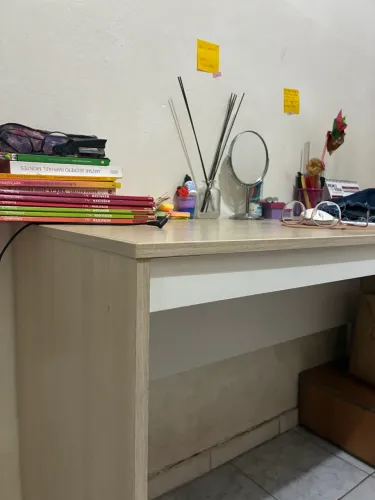 MESA ESCRIVANINHA TOKSTOK 350 reais