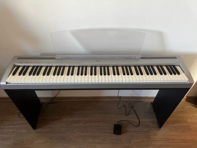 Piano Digital Yamaha P-95 88 Teclas + Estante + Pedal e Fonte originais + Capa 