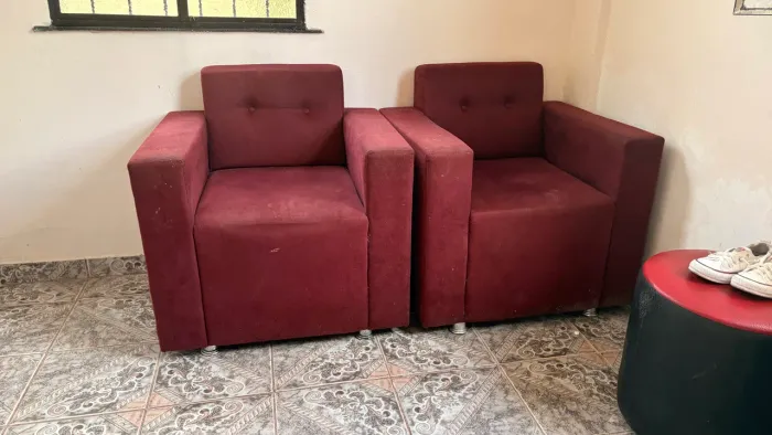 Vende se duas poltronas