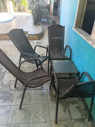 Vendo conjunto de cadeiras com centrinho
